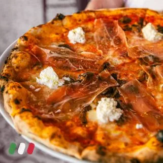 Stracciatella pica sa domaćim pestom i sušenim paradajzom – autentična italijanska kuhinja u Beogradu, trattoria meni