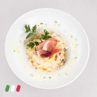 Dečja karbonara sa pančetom, jajima i parmezanom – italijanski specijalitet za najmlađe u restoranu u Beogradu